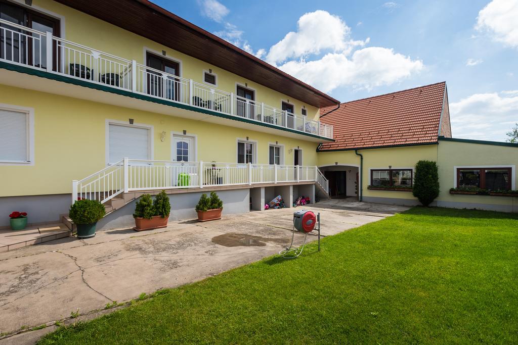 Gaestehaus - Doris - Wenzl Mörbisch am See Exterior foto