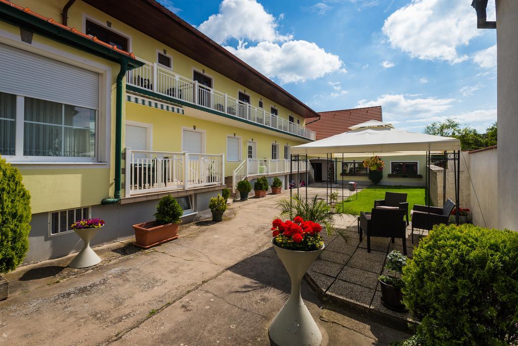 Gaestehaus - Doris - Wenzl Mörbisch am See Exterior foto