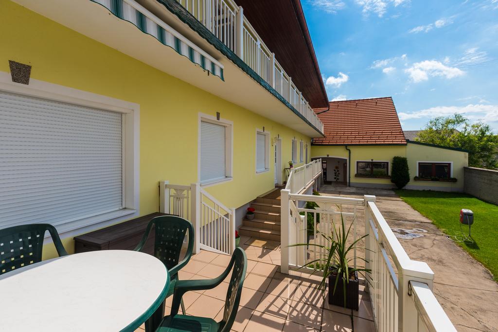 Gaestehaus - Doris - Wenzl Mörbisch am See Exterior foto